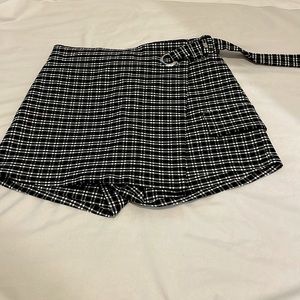 Garage size medium shorts. Black and white gingham print.